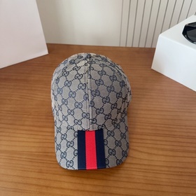 GUCCI — лаконичная бейсболка, очень мо