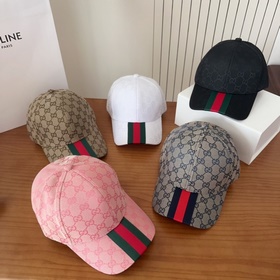 GUCCI — лаконичная бейсболка, очень мо
