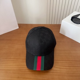 GUCCI — лаконичная бейсболка, очень мо