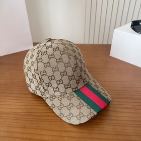 GUCCI — лаконичная бейсболка, очень мо