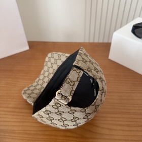 GUCCI — лаконичная бейсболка, очень мо