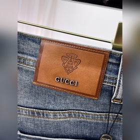 Мужские джинсы GUCCI — модель, предста
