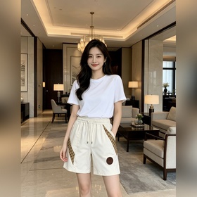 Новые шорты Gucci 1926 с классическим 