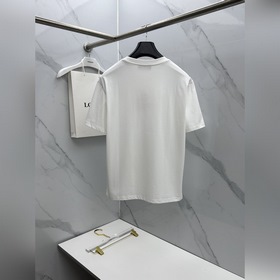 Gucci： премьера новой коллекции в фирм