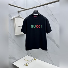 Gucci： премьера новой коллекции в фирм