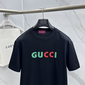 Gucci： премьера новой коллекции в фирм