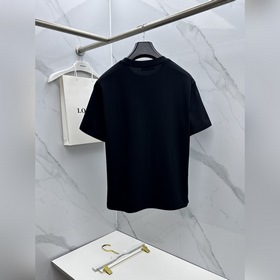 Gucci： премьера новой коллекции в фирм