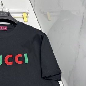 Gucci： премьера новой коллекции в фирм