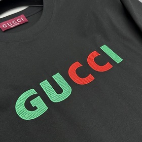 Gucci： премьера новой коллекции в фирм