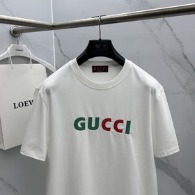 Gucci： премьера новой коллекции в фирм