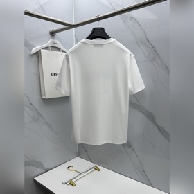 Gucci： премьера новой коллекции в фирм