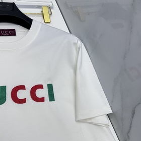 Gucci： премьера новой коллекции в фирм