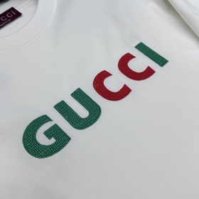 Gucci： премьера новой коллекции в фирм