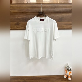 Новинка весенней коллекции Gucci： футб