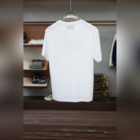 Gucci_ Новая модель футболки с круглым