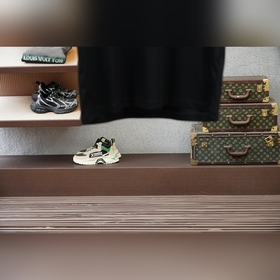 Gucci_ Новая модель футболки с круглым