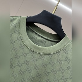 Новая весенняя коллекция Gucci： компле
