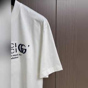 Новая модель футболки с короткими рука