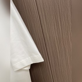 Новая модель футболки с короткими рука
