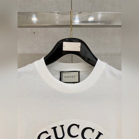 Новинка весна-лето 2026 от Gucci： прем