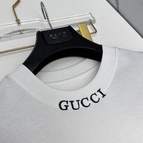 Gucci： премьера новой весенне-летней к