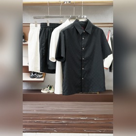 Gucci — модный комплект из жакетчика