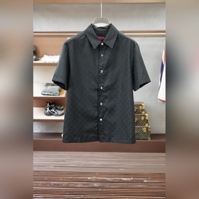 Gucci — модный комплект из жакетчика