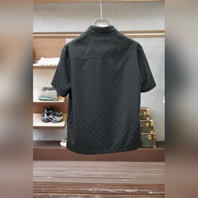 Gucci — модный комплект из жакетчика