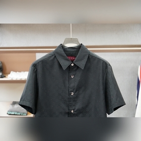 Gucci — модный комплект из жакетчика
