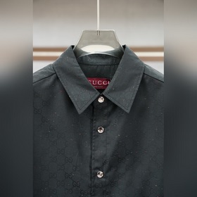 Gucci — модный комплект из жакетчика