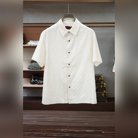 Gucci — модный комплект из жакетчика