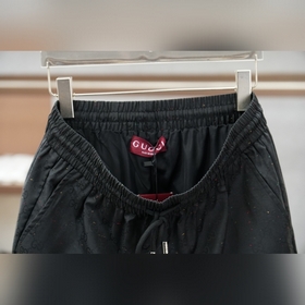 Gucci — модный комплект из жакетчика