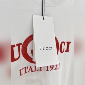 Gucci： премьера новых моделей весна-ле