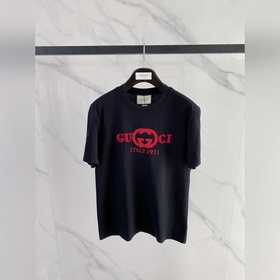 Gucci： премьера новых моделей весна-ле