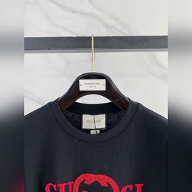 Gucci： премьера новых моделей весна-ле