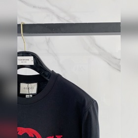 Gucci： премьера новых моделей весна-ле