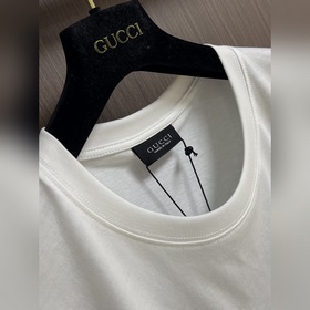 Футболка Gucci с принтом виде ретро-эм