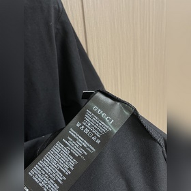 Футболка Gucci с принтом виде ретро-эм