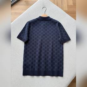 Новая модель GU — поло с коротким рука