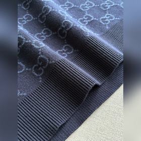 Новая модель GU — поло с коротким рука