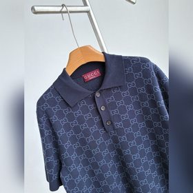 Новая модель GU — поло с коротким рука