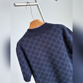 Новая модель GU — поло с коротким рука