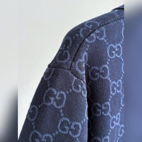 Новая модель GU — поло с коротким рука