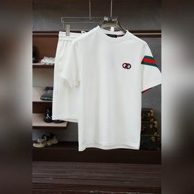 Gucci — модный комплект из тонких по