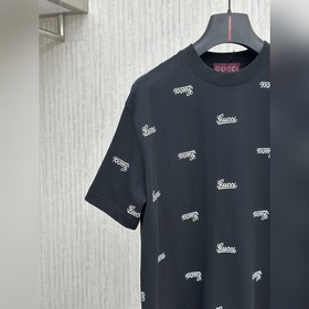 Новая модель футболки с коротким рукав
