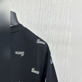 Новая модель футболки с коротким рукав