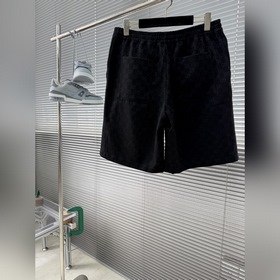 Цена верхней части — 2500, цена шорт —