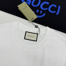 Тенденционная футболка Gucci с изображ