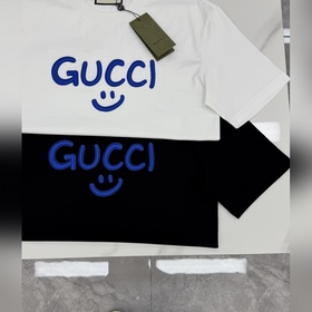Тенденционная футболка Gucci с изображ
