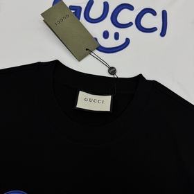 Тенденционная футболка Gucci с изображ